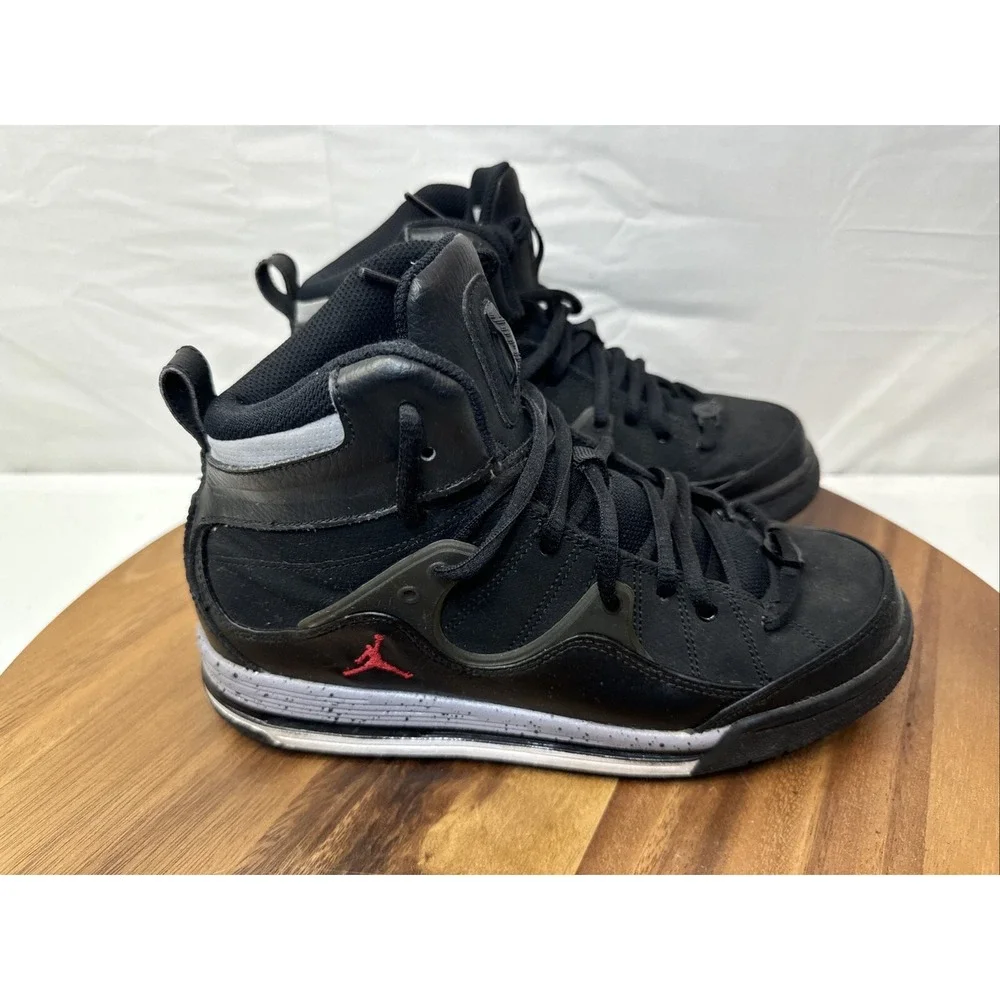 Jordan‎ Flight TR 8.5 w Black/Varsity Red-Cement Grey-White 428827-010 7Y